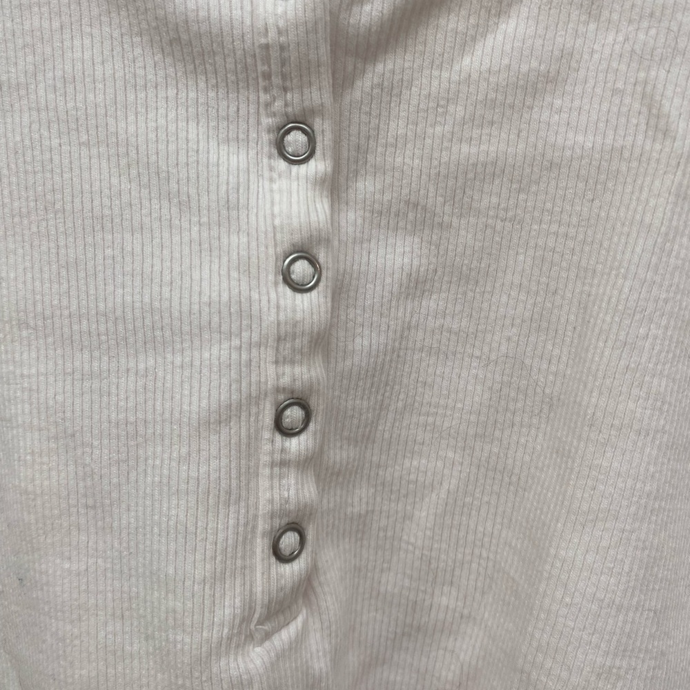 Abercrombie & Fitch White Ribbed Snap-Front Crop Tank - Large - Picture 2 of 4